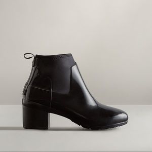 Hunter Refined Mid Heel Gloss Bootie in Black